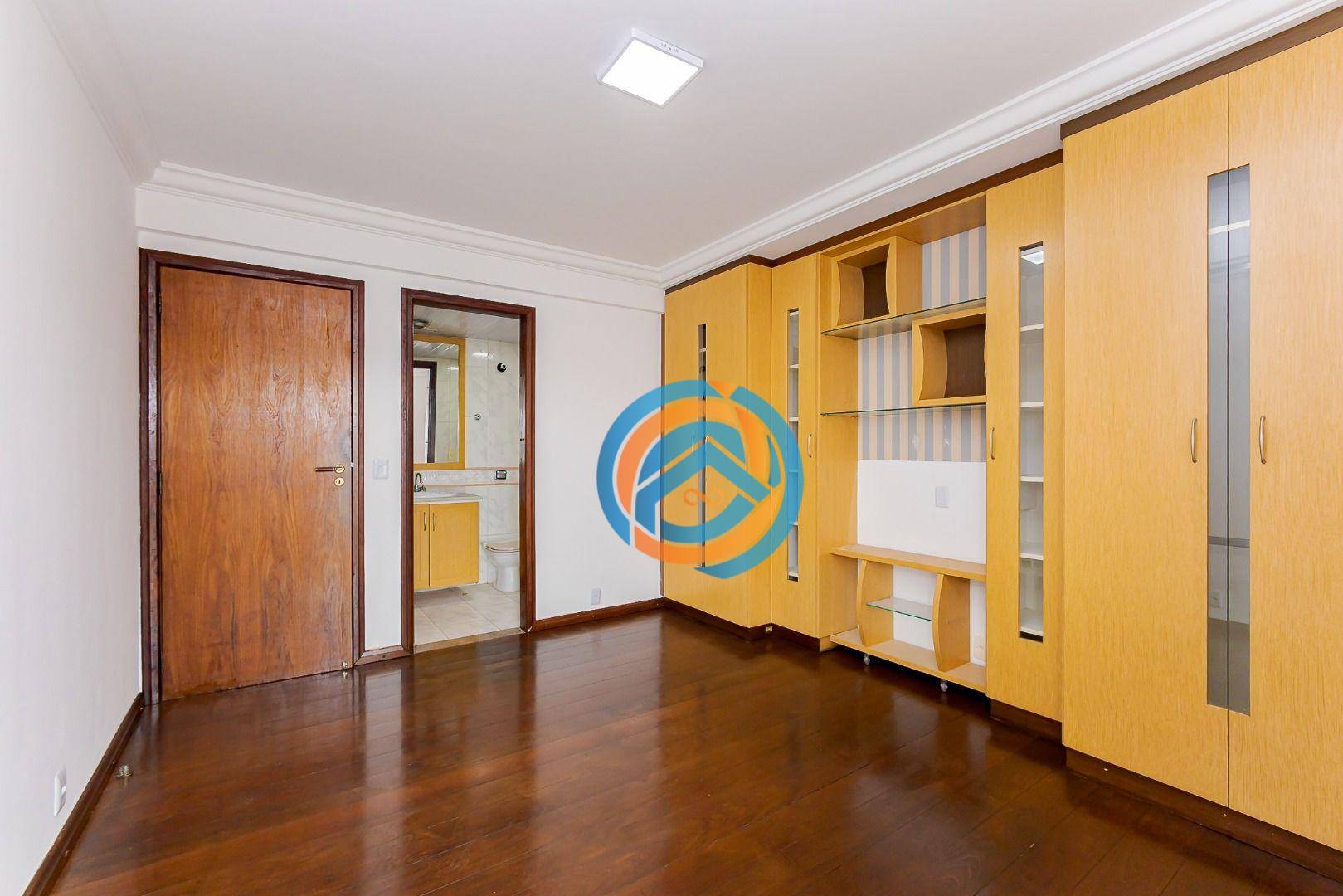 Casa à venda com 6 quartos, 380m² - Foto 55