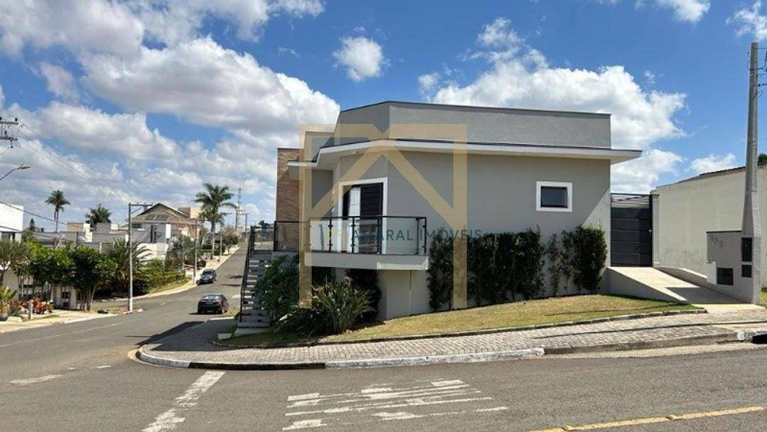 Casa de Condomínio à venda com 3 quartos, 240m² - Foto 3