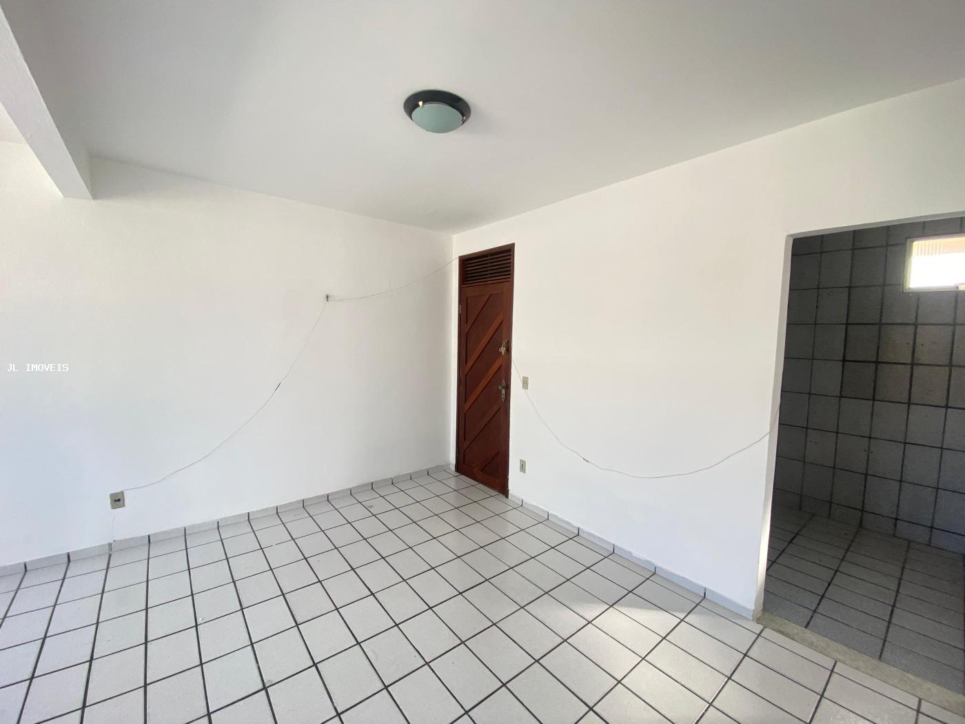 Apartamento para alugar com 3 quartos, 80m² - Foto 2