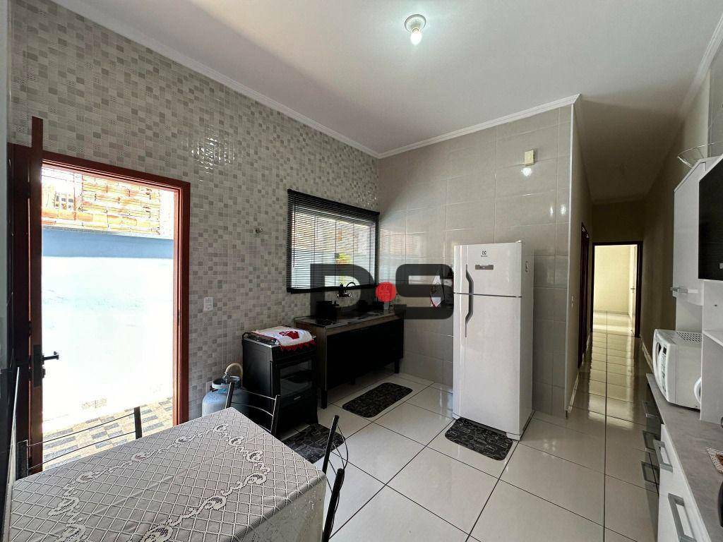 Casa à venda com 2 quartos, 80m² - Foto 4
