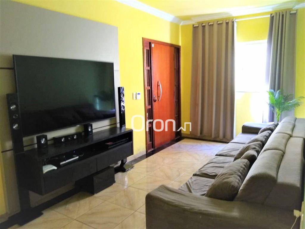 Casa à venda com 3 quartos, 86m² - Foto 1