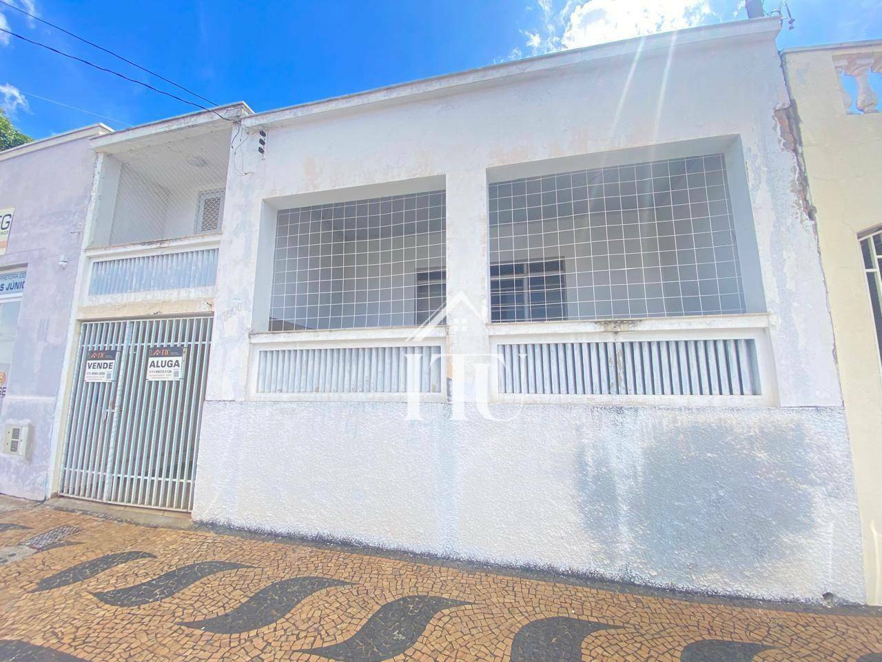 Casa à venda e aluguel com 3 quartos, 150m² - Foto 1