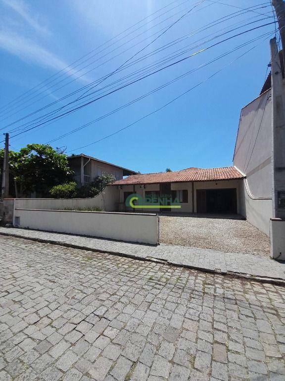 Casa à venda com 3 quartos, 140m² - Foto 1