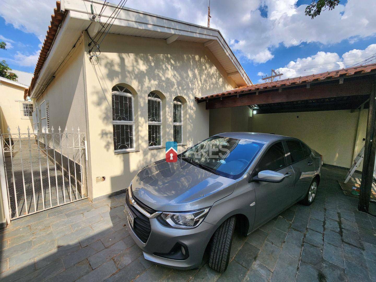 Casa à venda com 4 quartos, 186m² - Foto 1