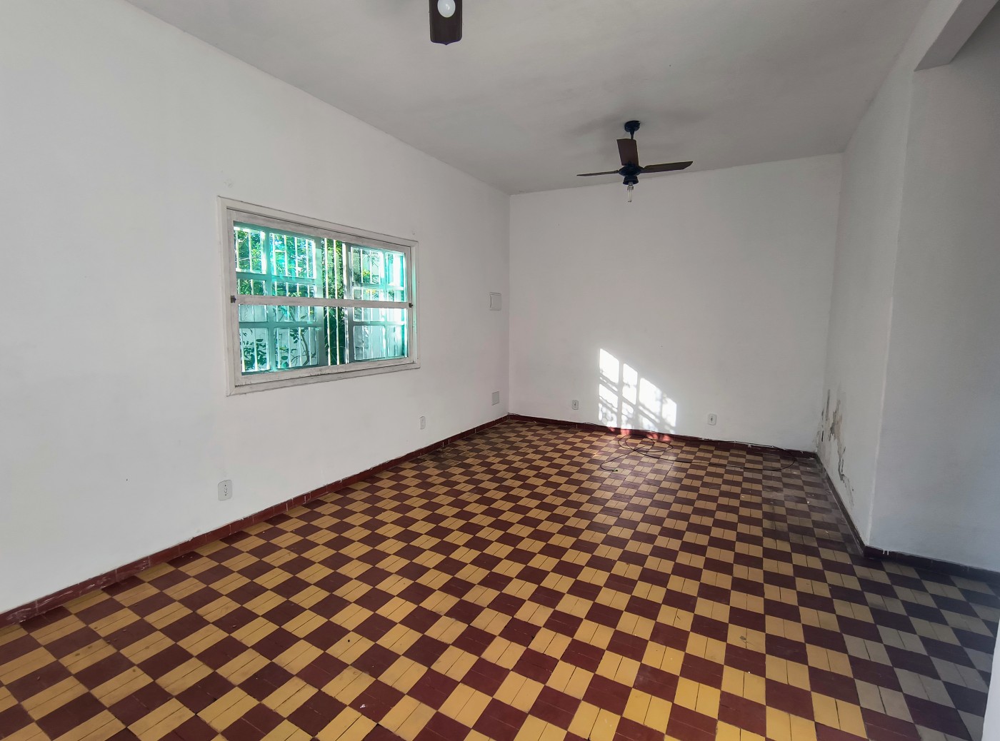 Casa à venda com 4 quartos, 200m² - Foto 3