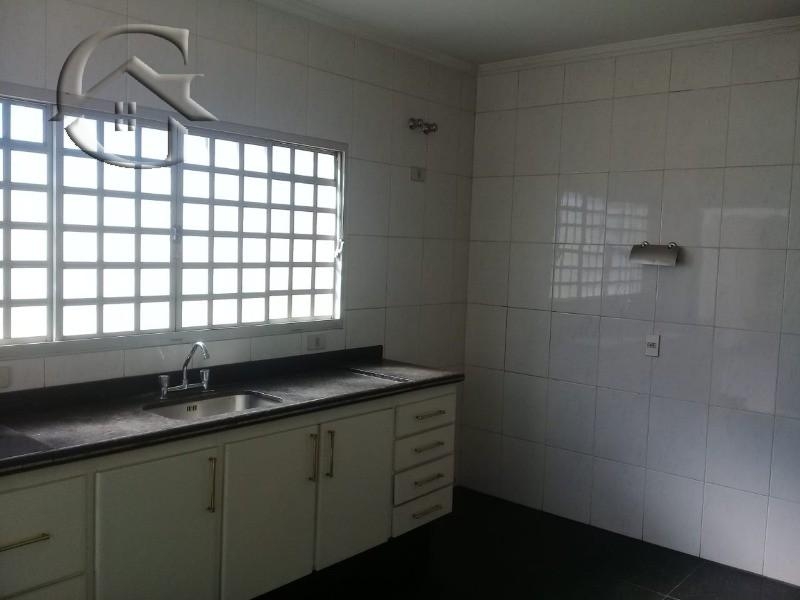 Casa para alugar com 2 quartos, 220m² - Foto 18