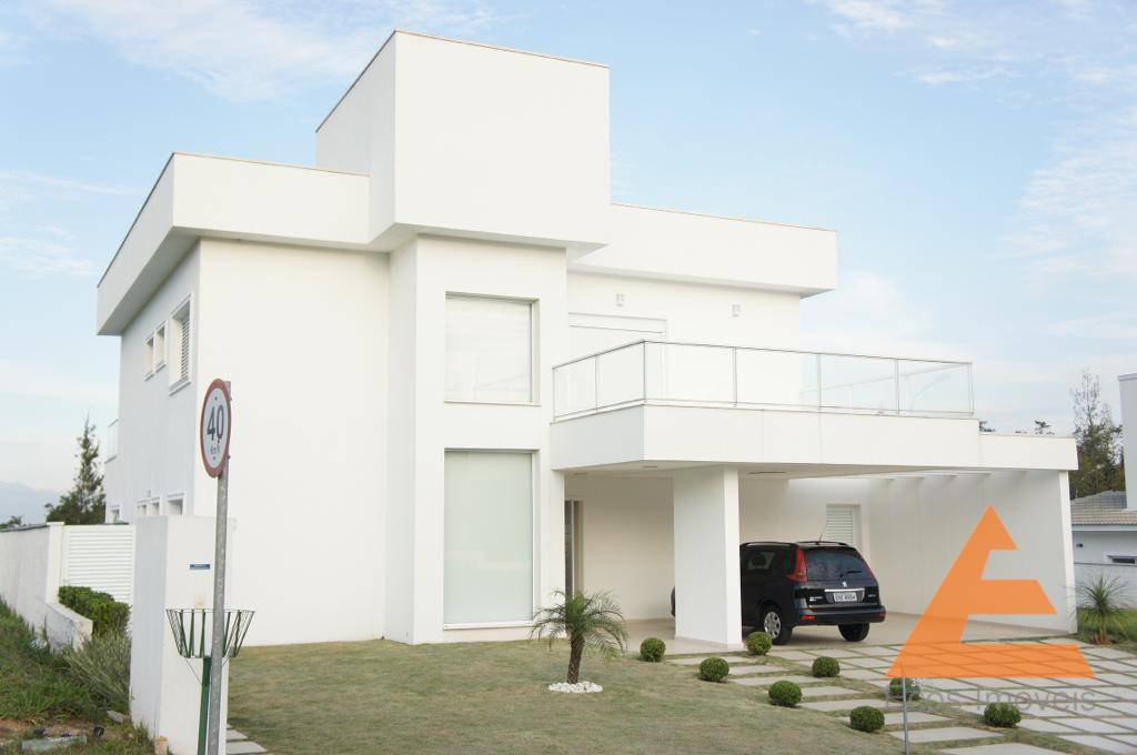 Casa de Condomínio à venda e aluguel com 4 quartos, 354m² - Foto 1