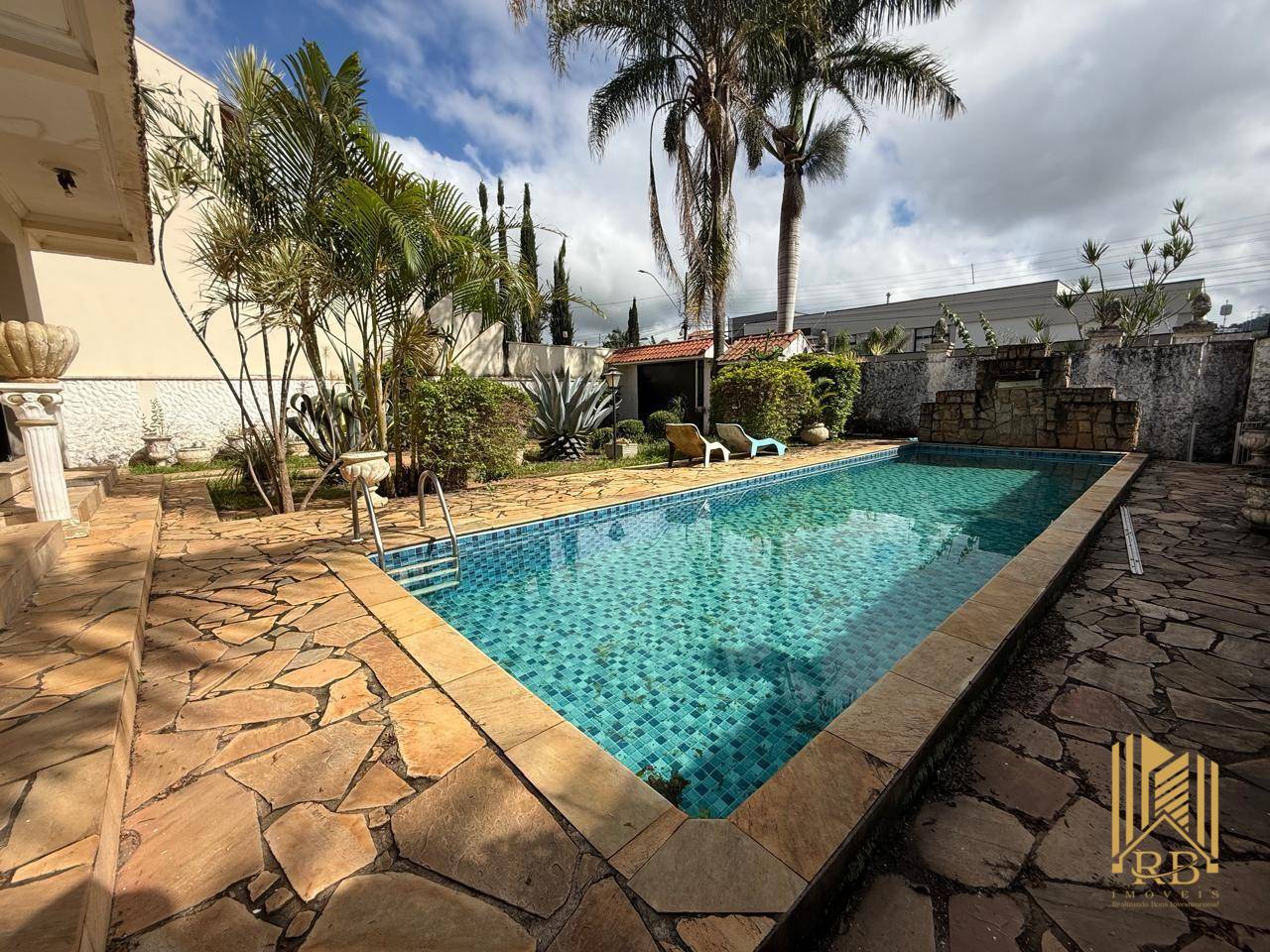 Casa, 4 quartos, 260 m² - Foto 1