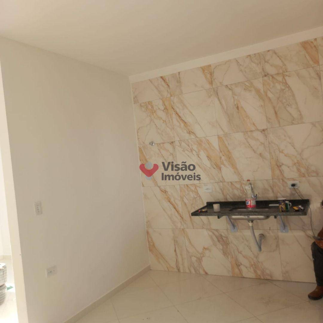 Casa à venda com 2 quartos, 70m² - Foto 4