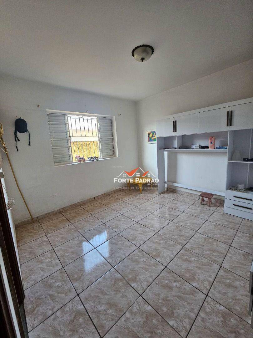 Casa à venda com 3 quartos, 200m² - Foto 11