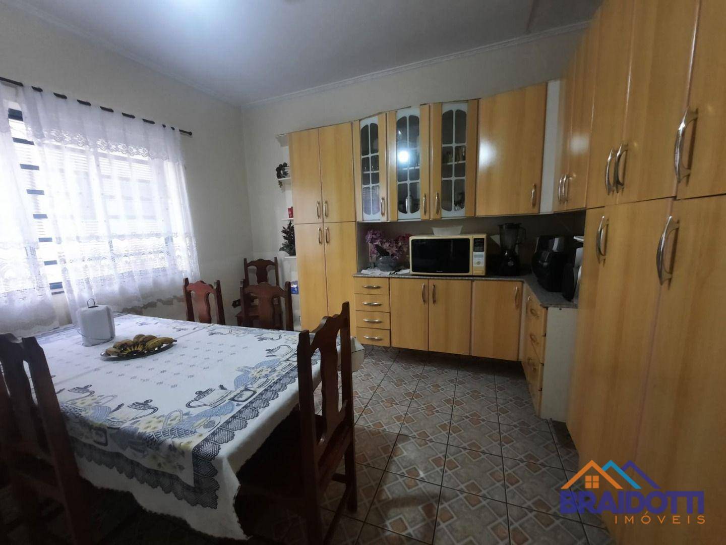 Casa à venda com 6 quartos, 300m² - Foto 1