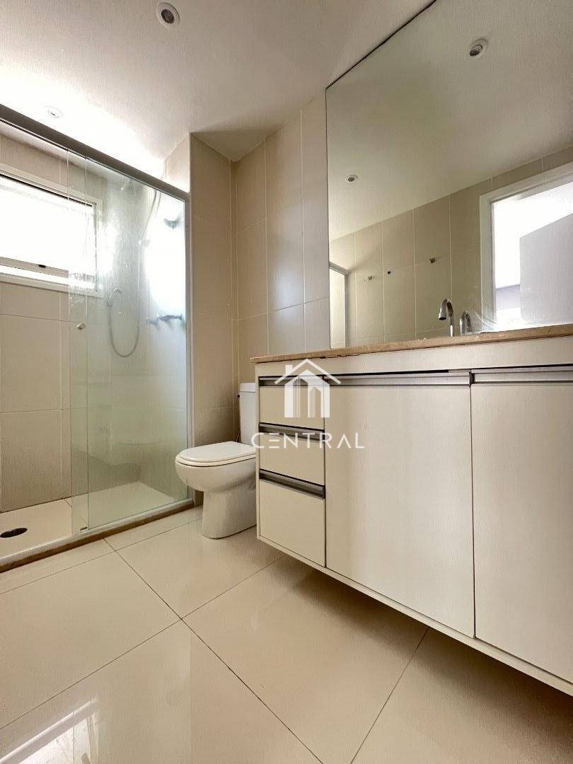 Apartamento para alugar com 3 quartos, 137m² - Foto 12