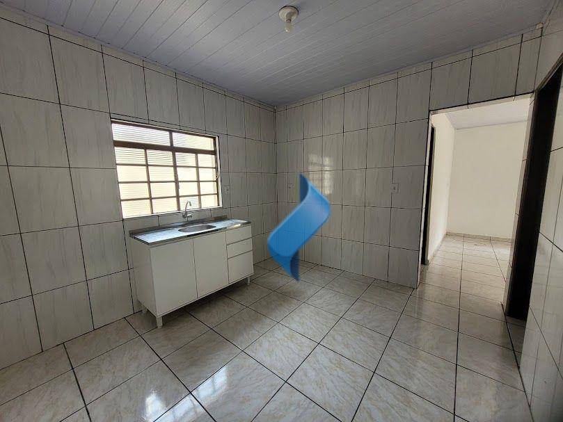 Casa para alugar com 2 quartos, 42m² - Foto 9