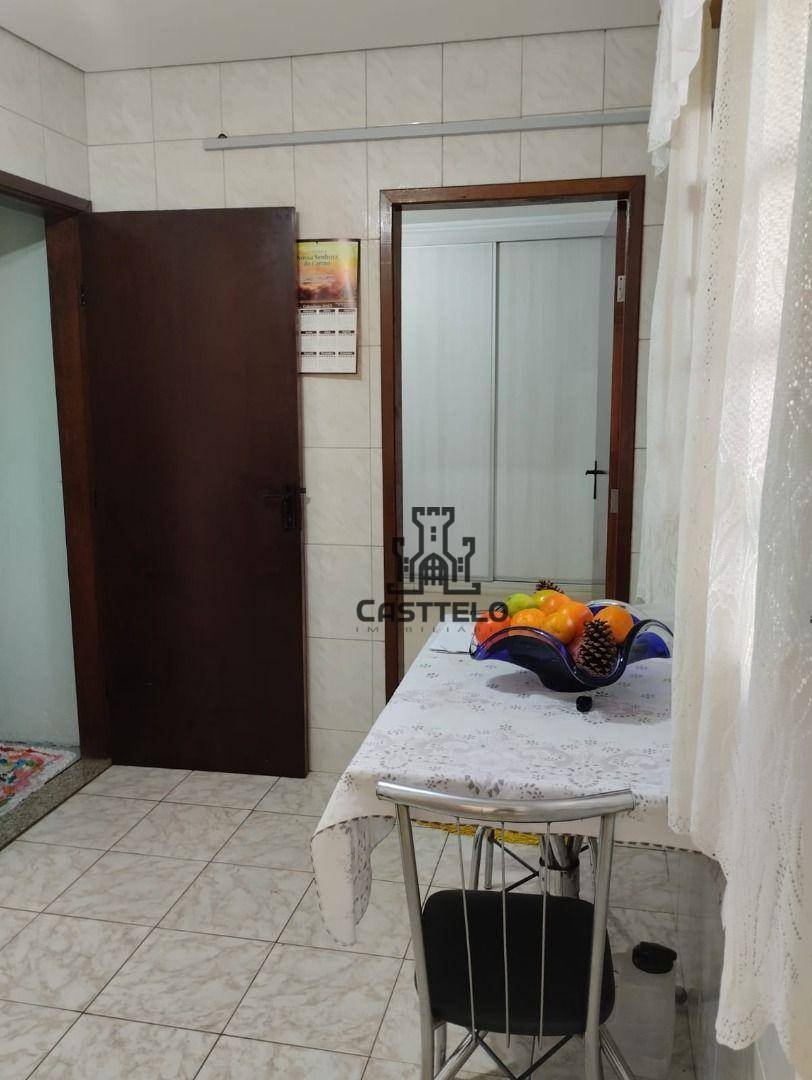 Sobrado à venda com 7 quartos, 200m² - Foto 4