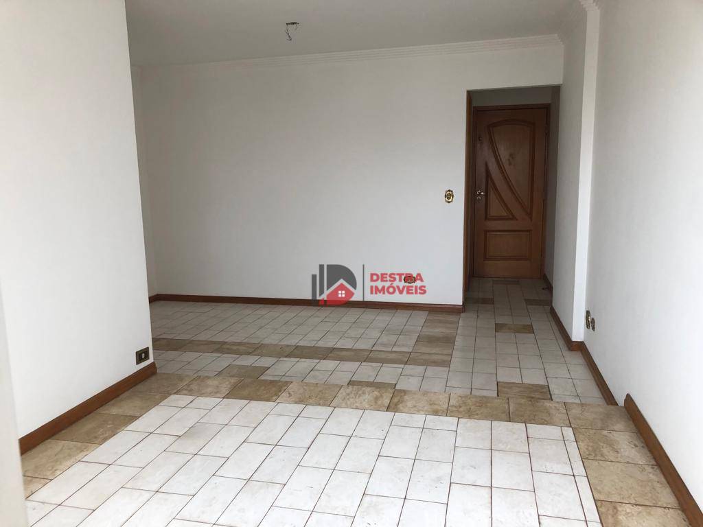 Apartamento à venda com 3 quartos, 76m² - Foto 4