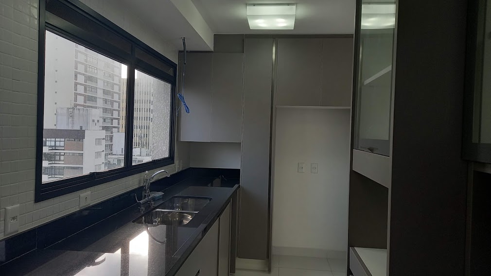 Apartamento à venda com 3 quartos, 215m² - Foto 4