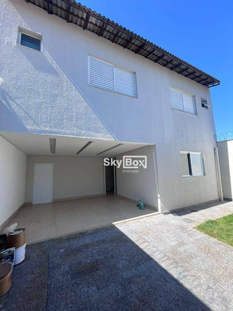 Casa à venda com 3 quartos, 250m² - Foto 2