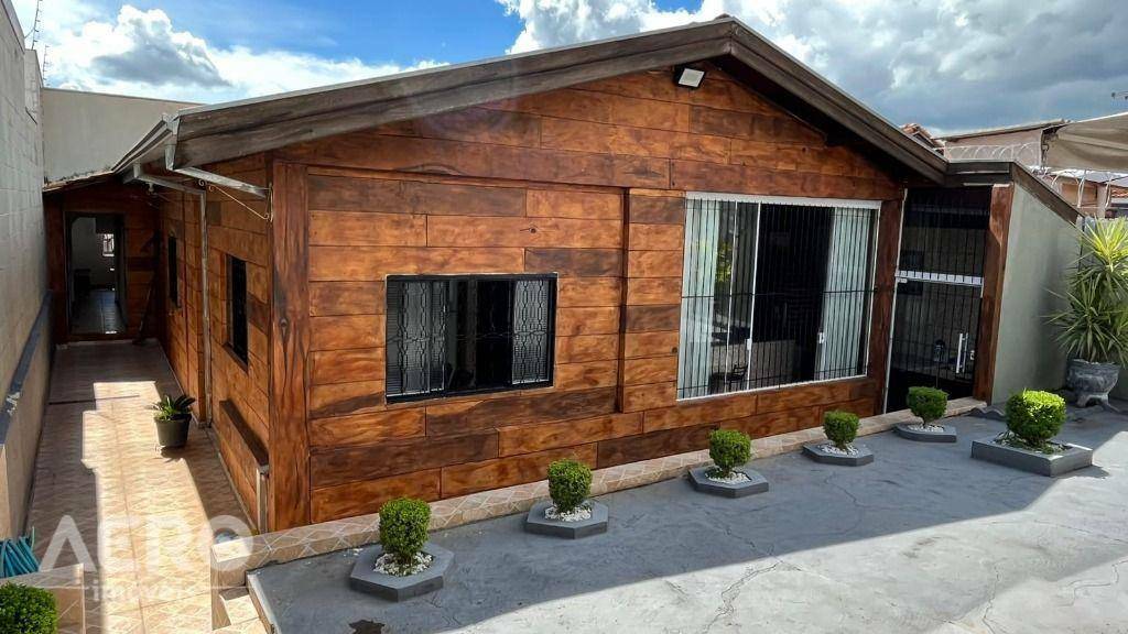 Casa à venda com 4 quartos, 167m² - Foto 1