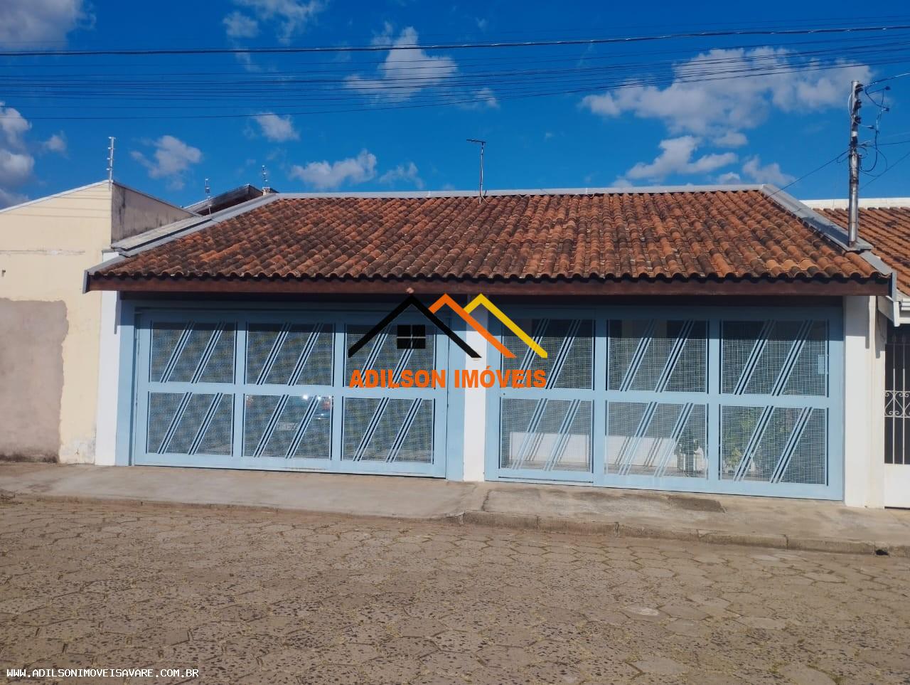 Casa à venda com 3 quartos, 272m² - Foto 1
