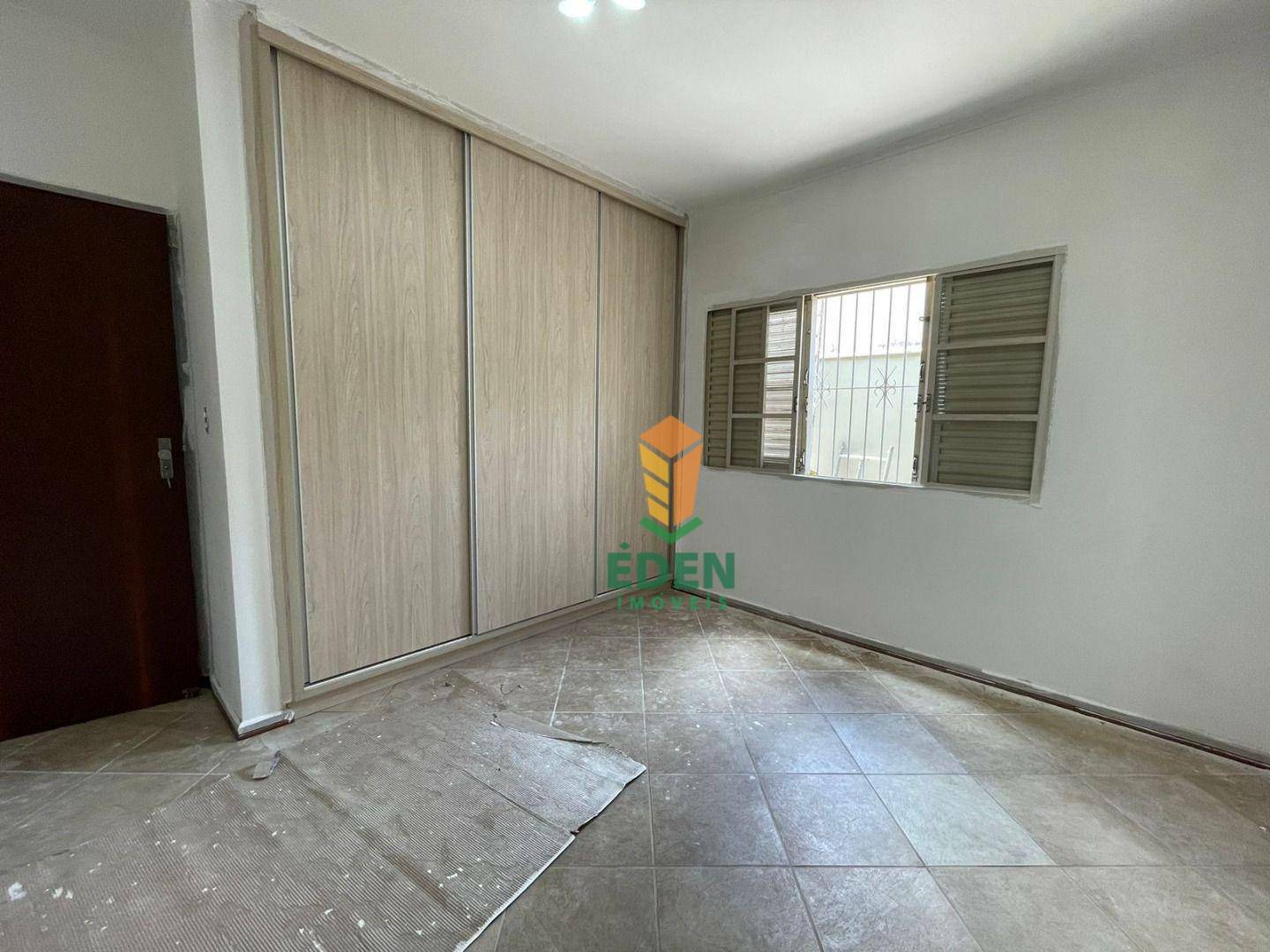 Casa à venda com 3 quartos, 375m² - Foto 15