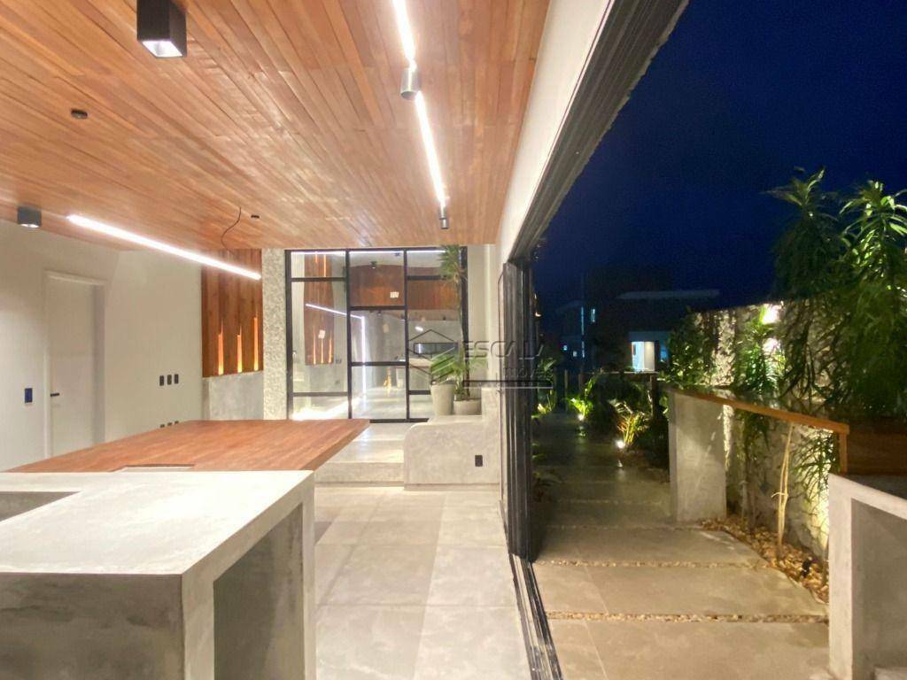 Casa de Condomínio à venda com 6 quartos, 240m² - Foto 17