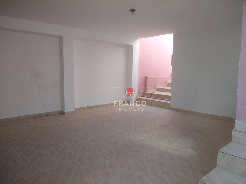 Casa para alugar com 3 quartos, 220m² - Foto 34