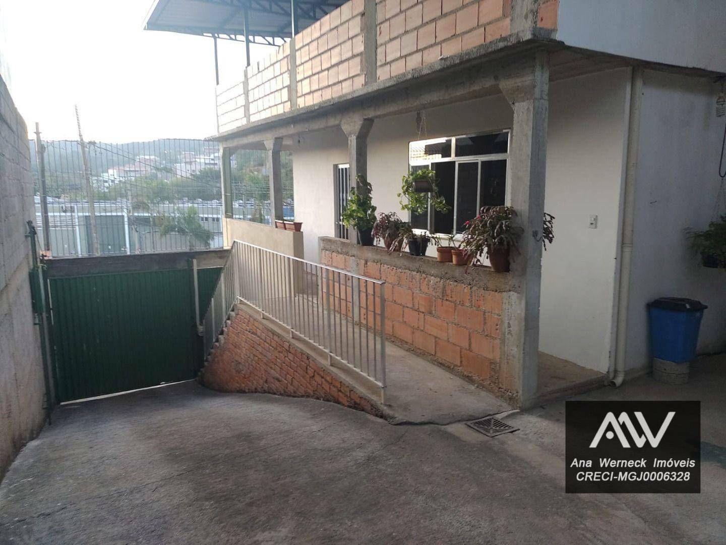 Casa à venda com 6 quartos, 360m² - Foto 4