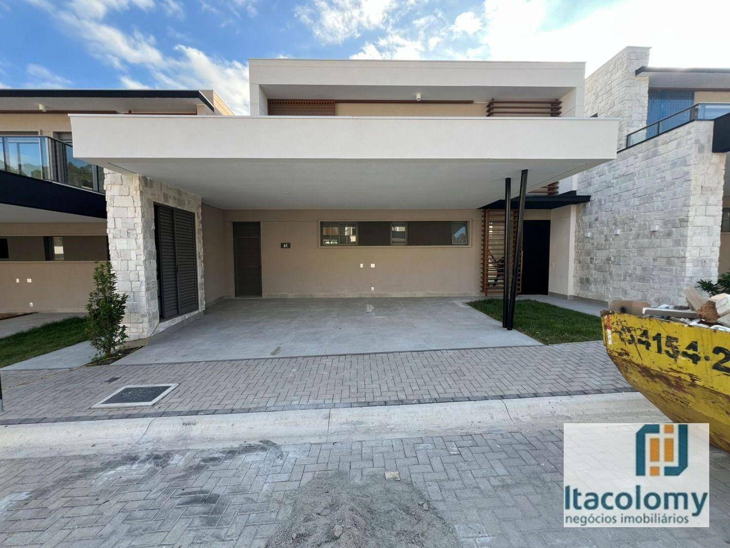 Casa de Condomínio à venda com 4 quartos, 310m² - Foto 1