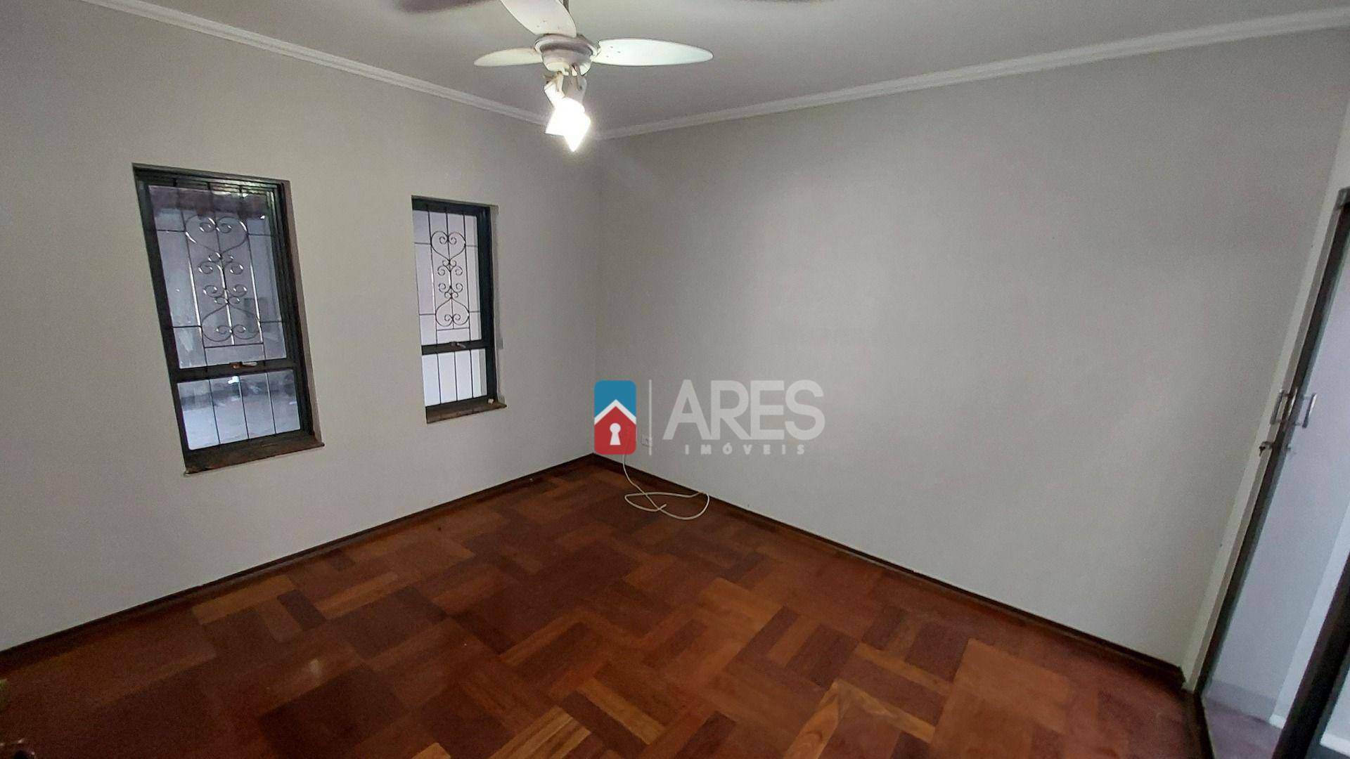 Casa à venda com 3 quartos, 188m² - Foto 2