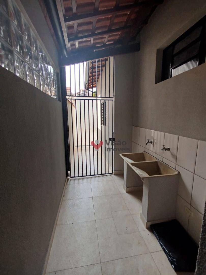 Sobrado à venda com 2 quartos, 147m² - Foto 13