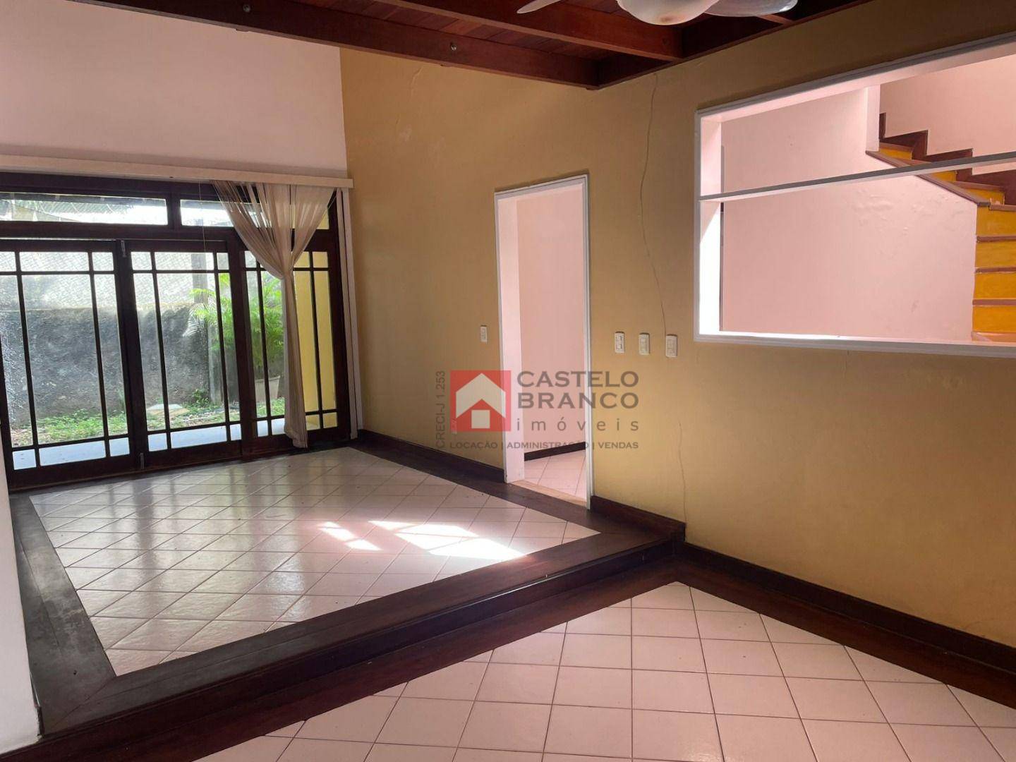 Casa de Condomínio à venda e aluguel com 3 quartos, 208m² - Foto 3