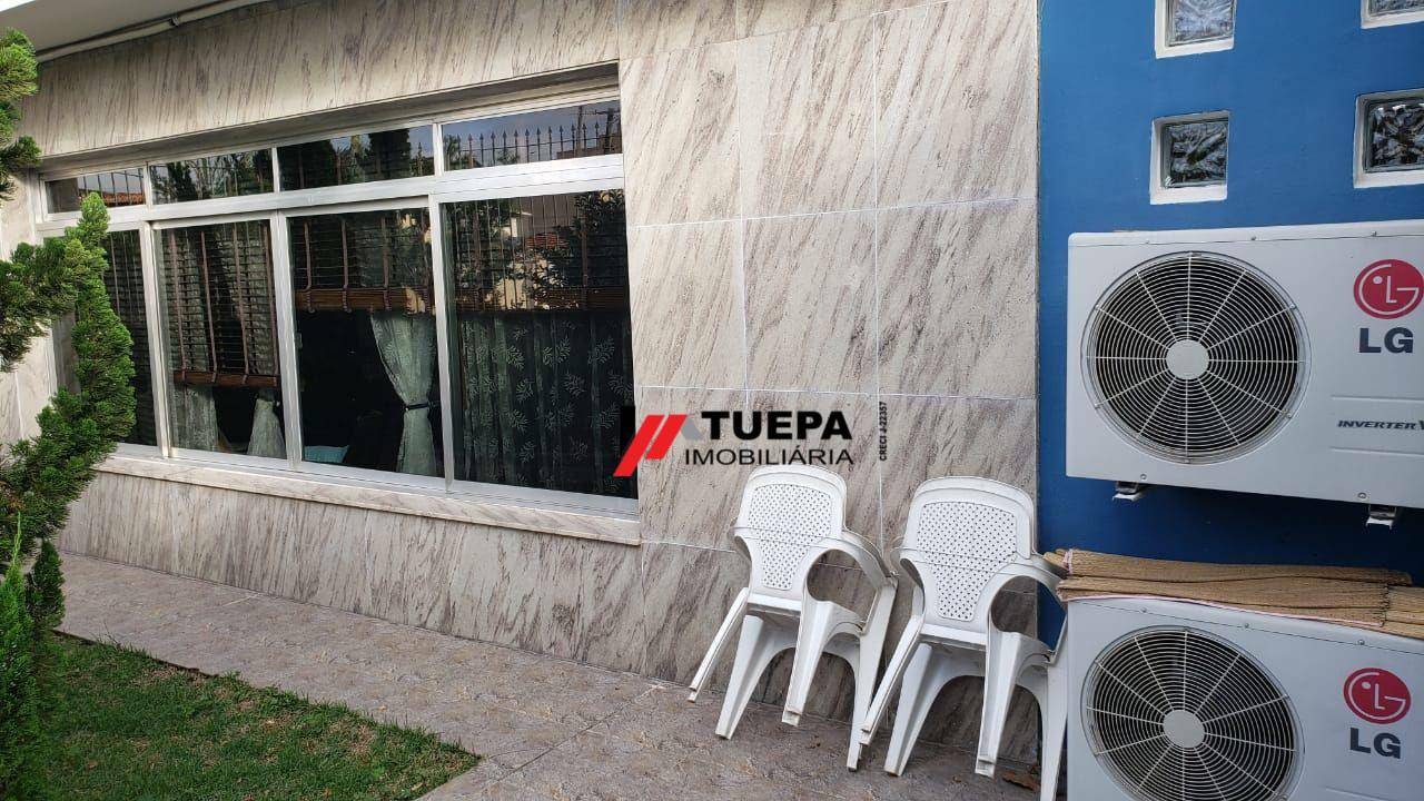 Casa à venda com 3 quartos, 231m² - Foto 2