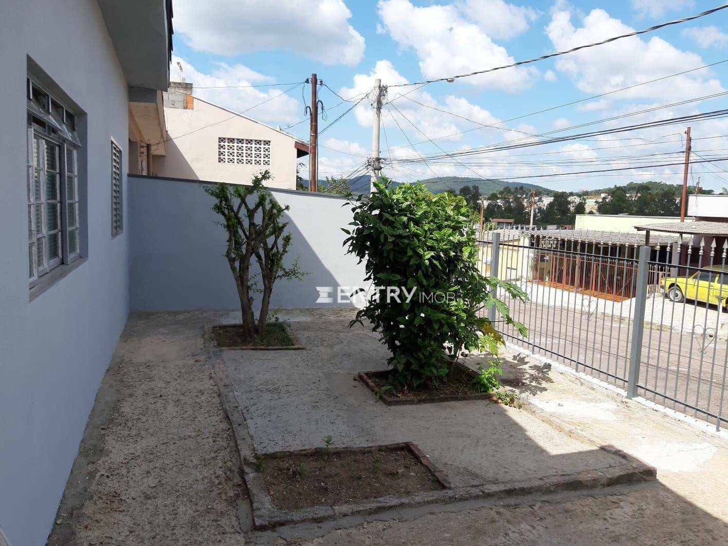 Casa à venda com 2 quartos, 110m² - Foto 1