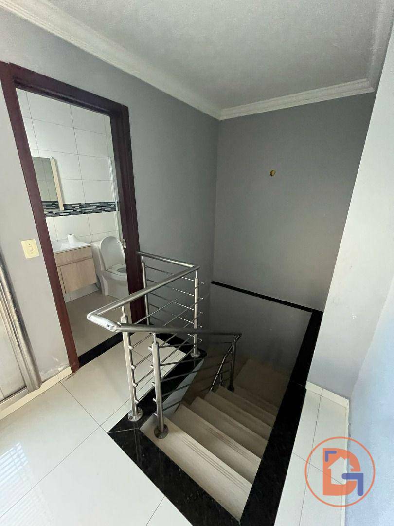 Casa à venda e aluguel com 3 quartos, 195m² - Foto 9