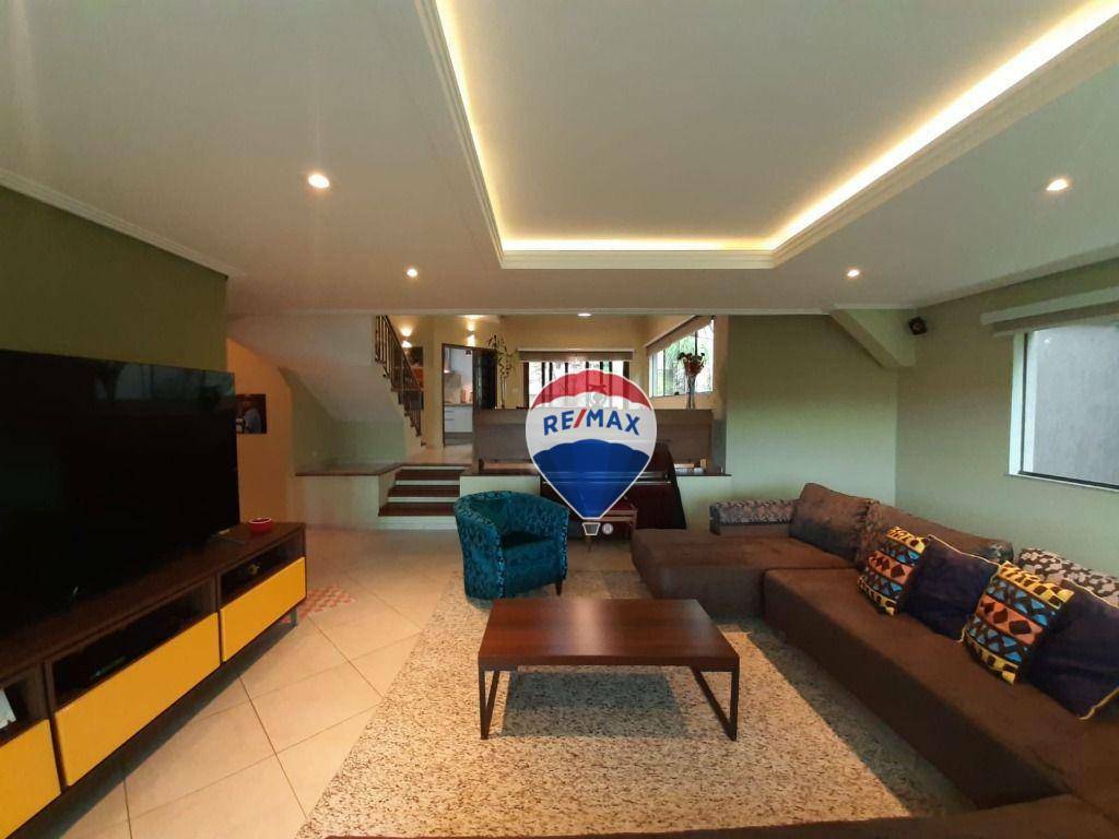 Casa de Condomínio à venda com 3 quartos, 250m² - Foto 1