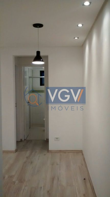 Apartamento à venda com 2 quartos, 60m² - Foto 2