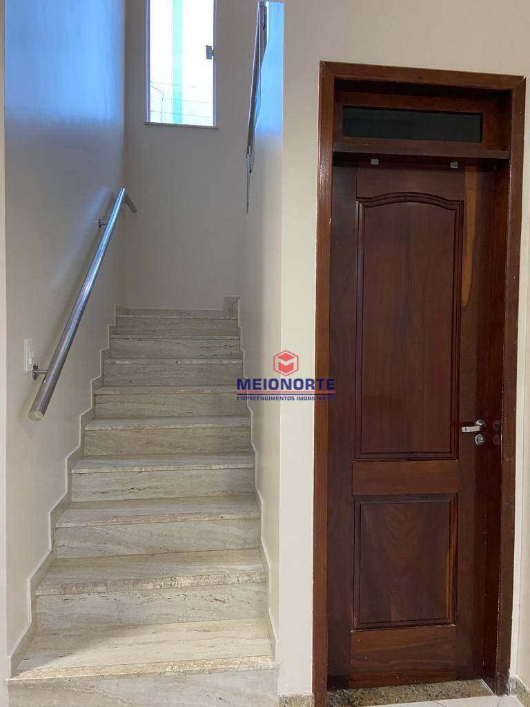 Casa à venda com 4 quartos, 250m² - Foto 3