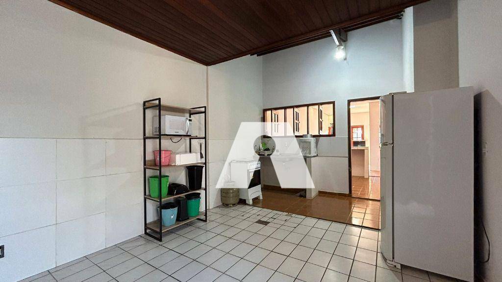 Casa de Condomínio para alugar com 3 quartos, 150m² - Foto 13