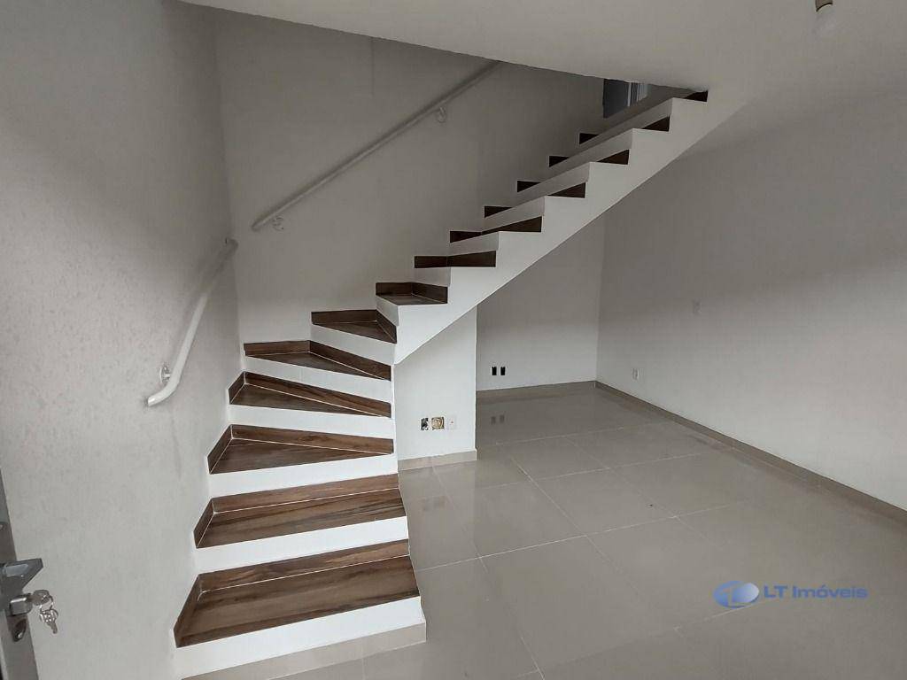 Casa à venda com 2 quartos, 101m² - Foto 1