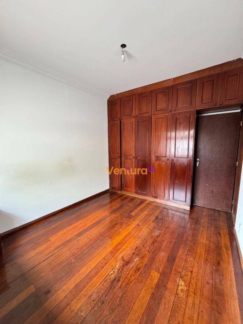 Casa à venda e aluguel com 3 quartos, 215m² - Foto 18