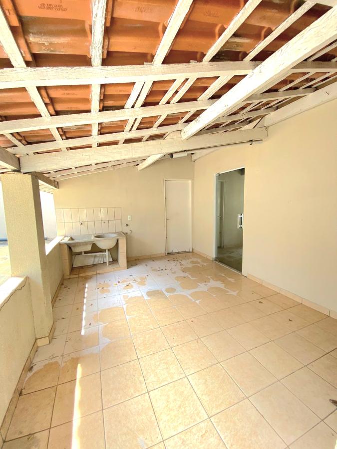 Casa à venda com 2 quartos, 525m² - Foto 12