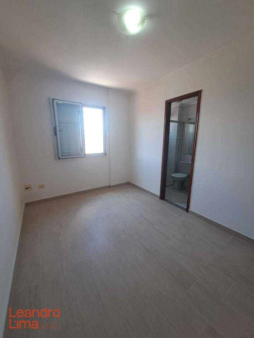 Apartamento para alugar com 3 quartos, 76m² - Foto 12