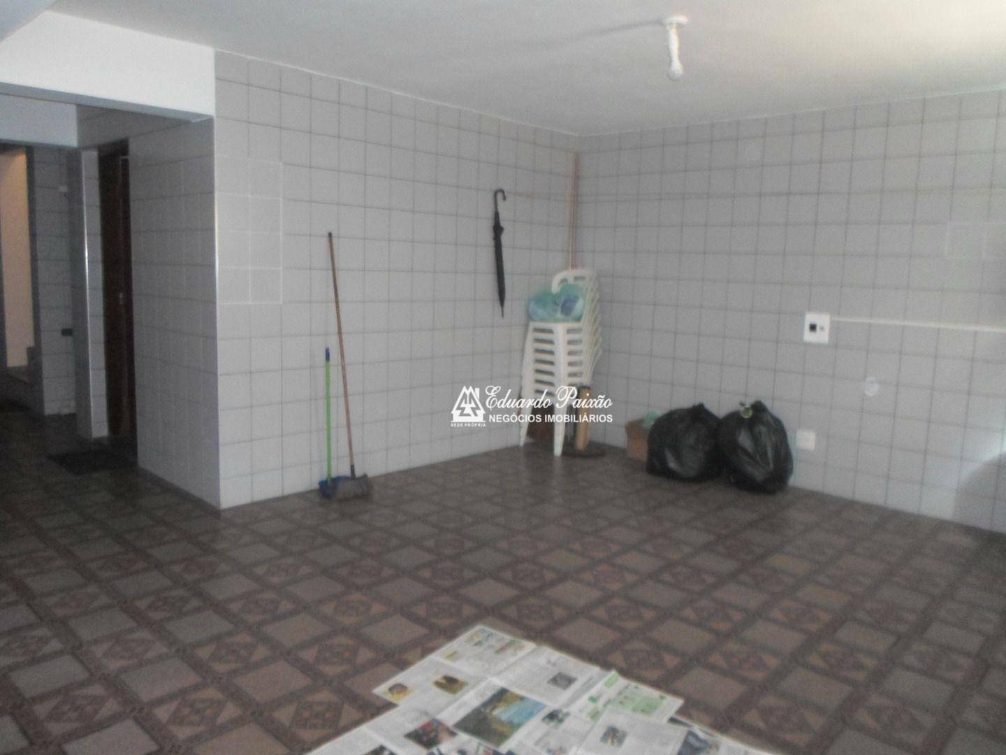 Casa à venda com 3 quartos, 246m² - Foto 4