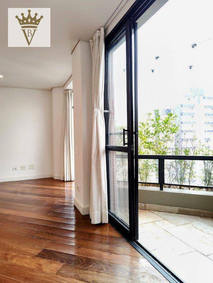 Apartamento para alugar com 3 quartos, 140m² - Foto 12