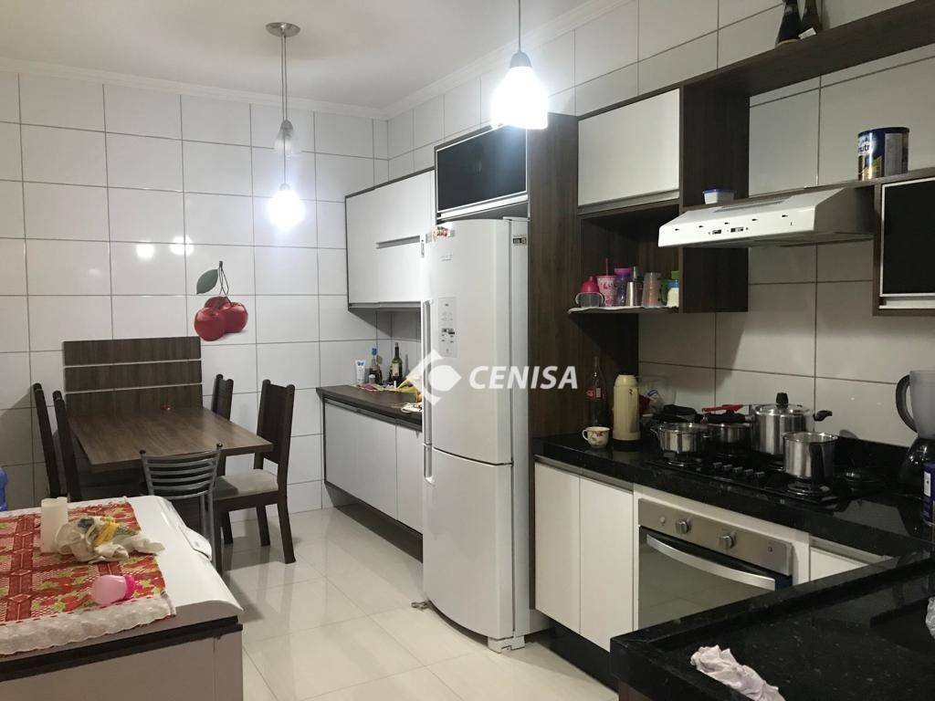 Casa à venda com 3 quartos, 205m² - Foto 1