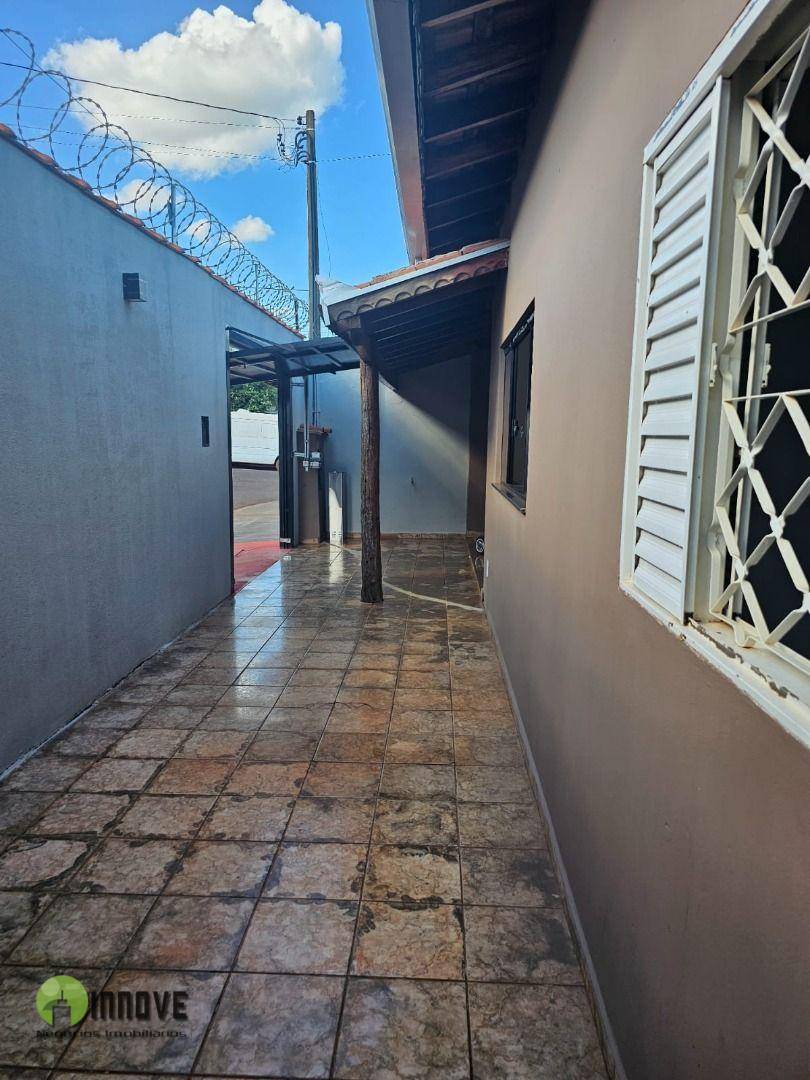 Casa à venda e aluguel com 2 quartos, 90m² - Foto 2