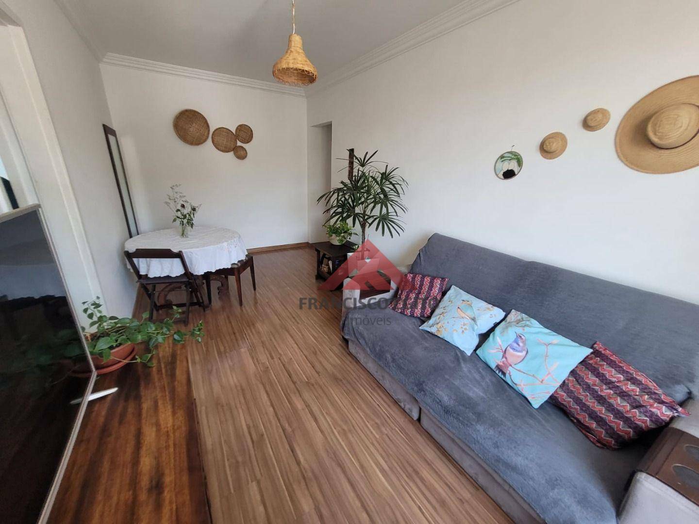 Apartamento à venda com 2 quartos, 62m² - Foto 1