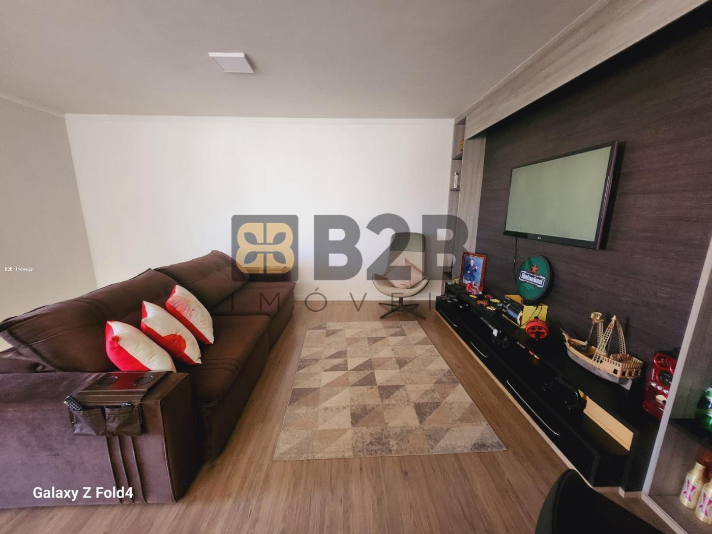 Apartamento à venda com 3 quartos, 140m² - Foto 2