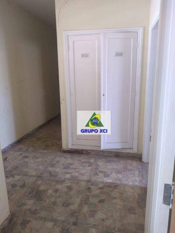 Casa para alugar com 3 quartos, 270m² - Foto 1