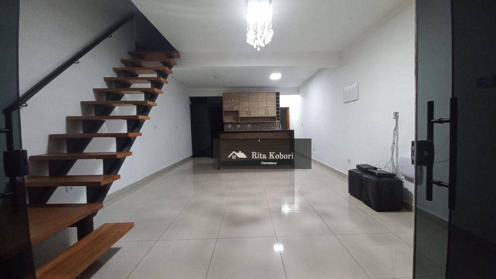 Sobrado à venda com 3 quartos, 220m² - Foto 1